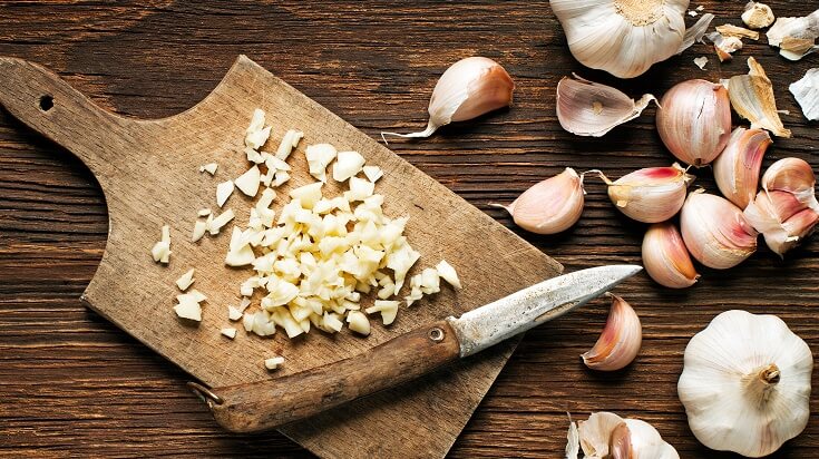 How to Get Rid of Mosquitoes: Using Garlic